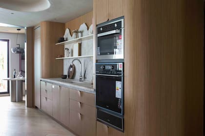 Hornos (Tekka). Al fondo, un espacio destinado a la experimentación y degustación de platos y vinos