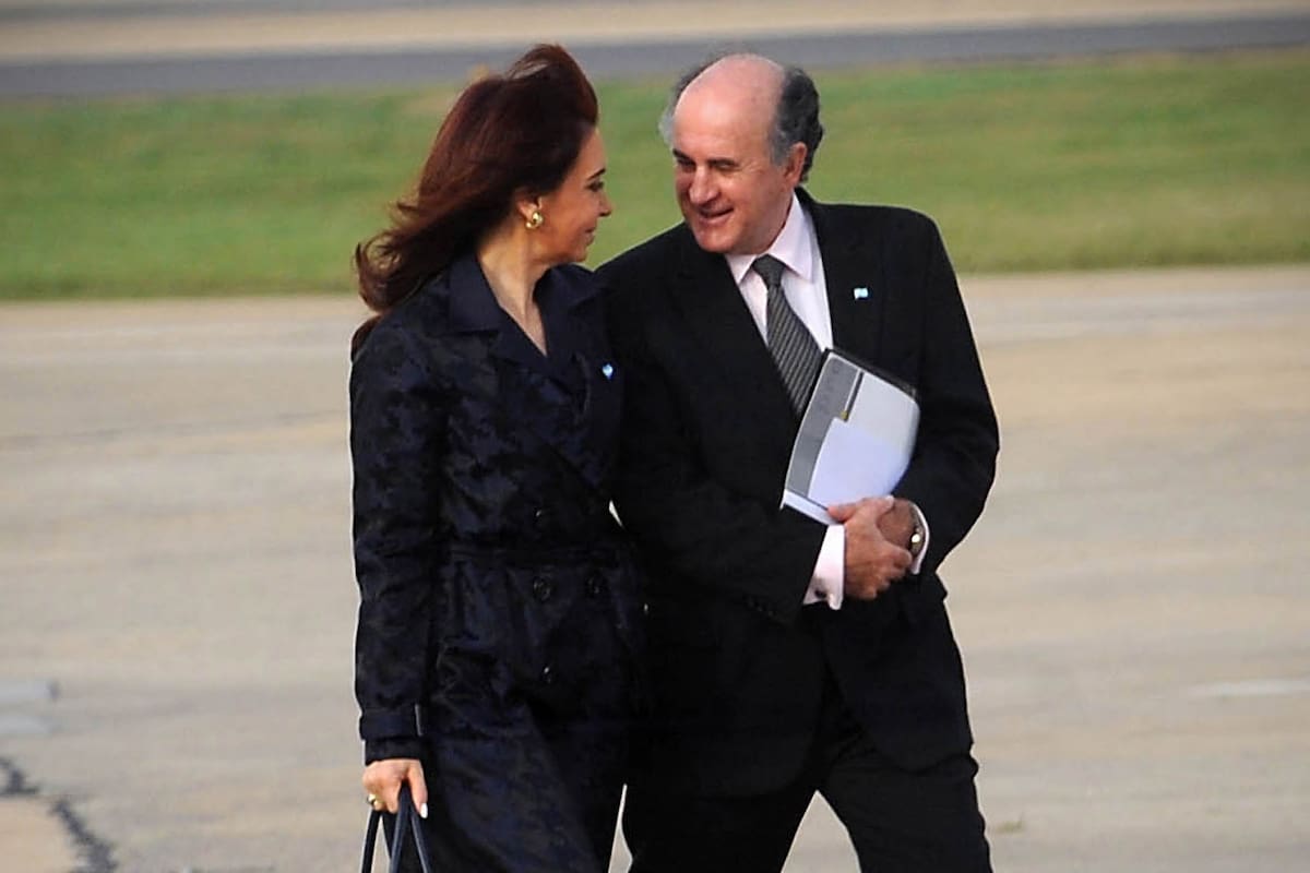 Foto del pasado: la entonces presidenta Cristina Kirchner y el entonces titular de la Secretaría General de la Presidencia, Oscar Parrilli, en mayo de 2009