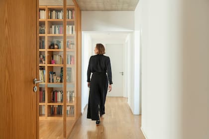 La pareja es muy lectora, por lo que la organización de sus libros era uno de los puntos más importantes en la proyección del hogar.