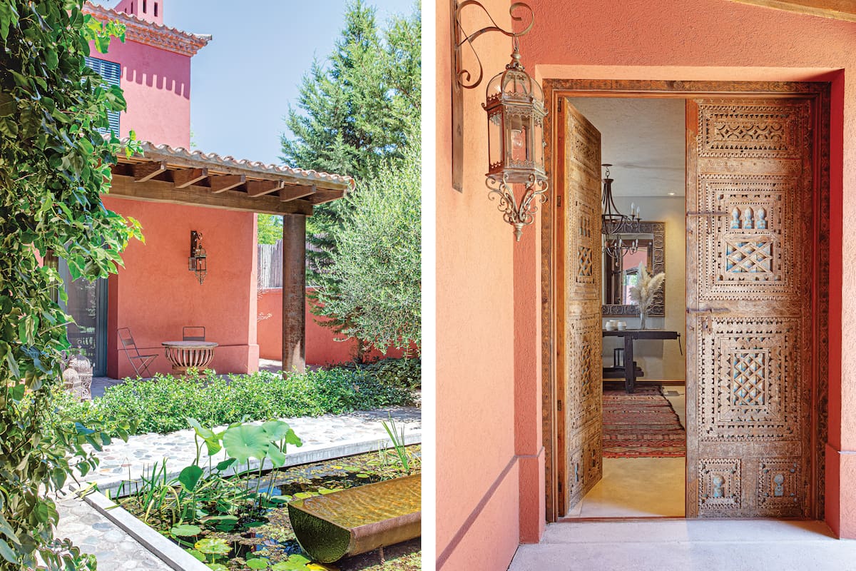 Foto del patio de entrada de una casa con un estanque con bebedero.