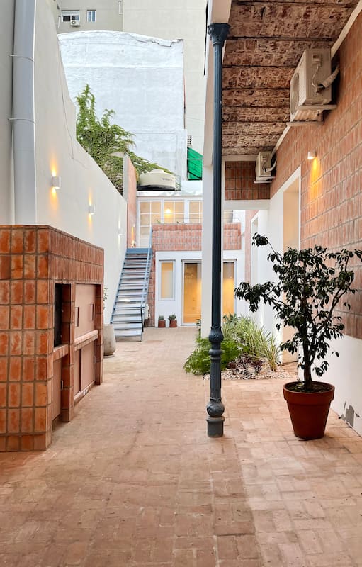 Foto del patio de un PH renovado en Villa Crespo.