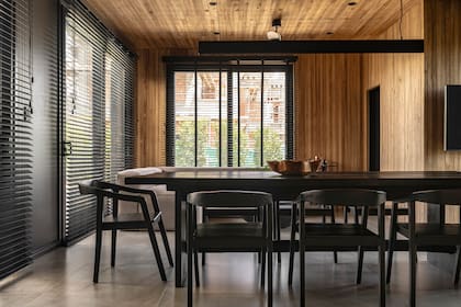 Las cortinas son las Wood Plus de Riel Americano.