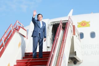 Líder militar de Myanmar llega a Malasia mientras repatriaciones reciben críticas