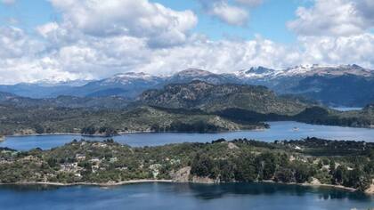 Villa Pehuenia el lunes, tras la nevada (Foto: Natalia Vázquez)