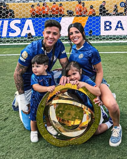Foto familiar: Enzo, Valentina y sus dos hijos: Olivia y Benjamín