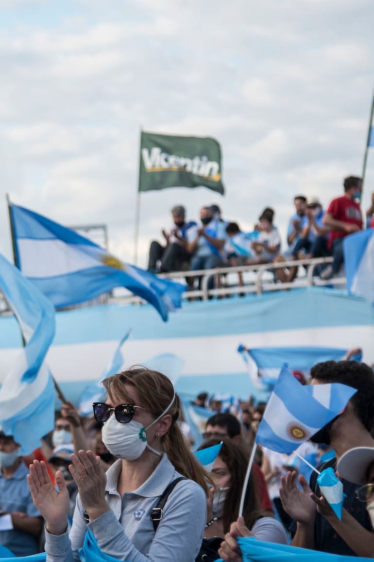 FOTO FORMATO VERTICAL Banderazo en contra de la expropiacion de Vicentin en Avellaneda 20-06-20