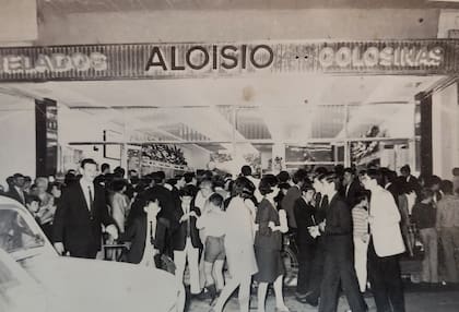 Foto histórica de Aloisio hermanos, furor en Mercedes.