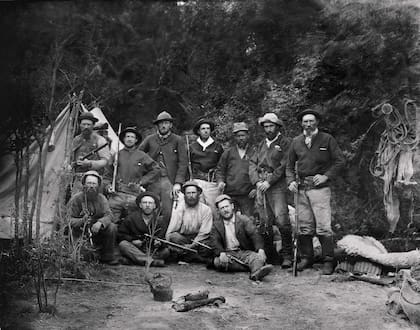 Grupo de Rifleros no identificados en Cwm Hyfryd (Valle Hermoso). 1888.