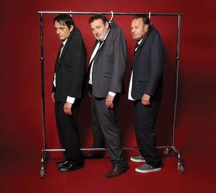 Los Toreros Muertos, la banda madrileña de Guillermo Piccolini, tuvo su cosecha de hits en los 80, especialmente con “Agüita amarilla”, y continúan haciendo shows esporádicos