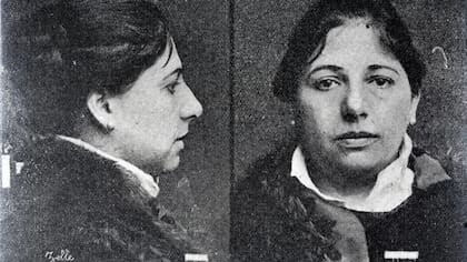 Foto policial de Mata Hari el día de su arresto.