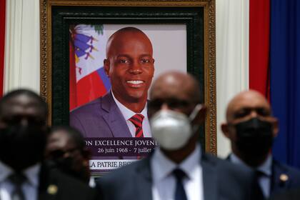 Foto tomada el 21 de julio del 2021 de funcionarios en el funeral del presidente haitiano Jovenel Moise en Puerto Príncipe.  (Foto AP/Joseph Odelyn, File)