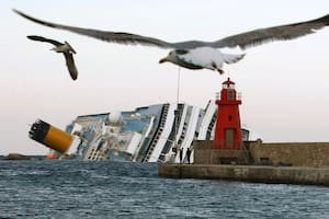 A 10 años del naufragio: qué ocurrió con el crucero y 4 datos de la tragedia en el mar