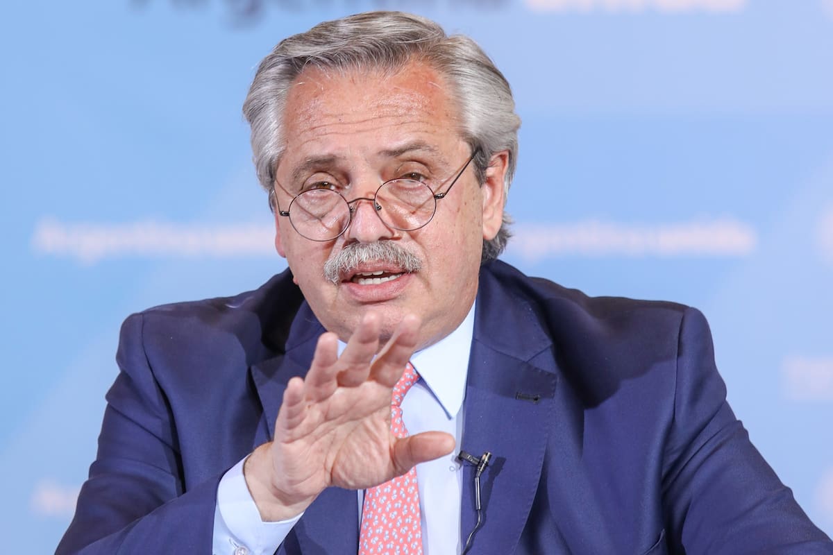 Foto tomada el 9 de octubre del presidente Alberto Fernández encabezando, junto a Omar Perotti, Gerardo Morales, y Omar Gutierrez, el anuncio del nuevo aislamiento que regirá en el país