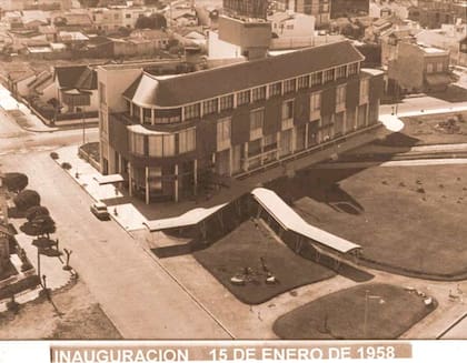 Foto tomada el día de la inauguración de una nueva planta Havanna, el 15 de enero de 1958.
