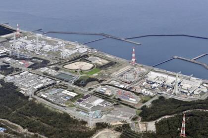 Foto tomada en abril de 2021 de la planta Kashiwazaki-Kariwa en Kashiwazaki, prefectura de Niigata, en el norte de Japón. (Kyodo News via AP)