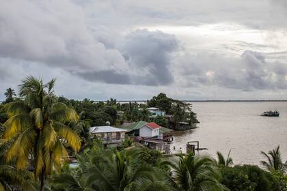 Foto tomada en la Bahía Bluefields en Nicaragua el 2 de julio del 2022, tras el impacto de la tormenta tropical Bonnie .  (Foto AP/Inti Ocon)