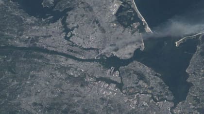 Foto tomada por el astronauta Frank Culbertson poco después del ataque a las Torres Gemelas