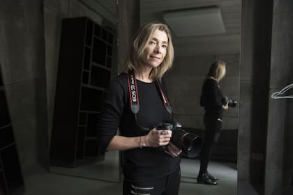 Fotógrafa con más de 25 años de carrera, se encuentra embarcada en su proyecto Creer para ver, en el que retrata y entrevista a destacados líderes espirituales para reflejar un mensaje de unidad