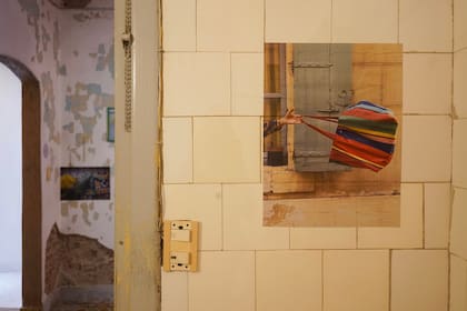 Fotografía de Clau Cebrián. "Entre color y movimiento, la libertad encuentra su forma", define la artista