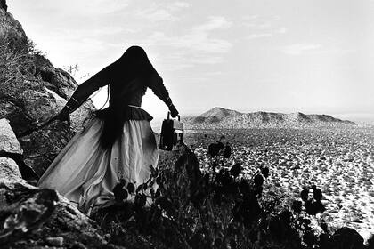Fotografía de la fotógrafa mexicana Graciela Iturbide exhibida en la muestra de Arte x Arte