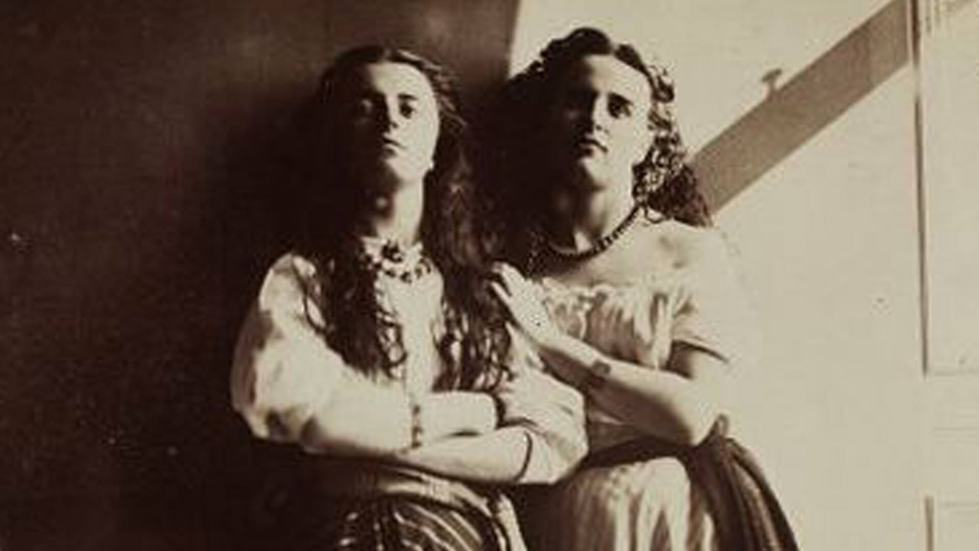 Fotografía de las hijas de Lady Hawarden, tomada por ella misma en 1863
