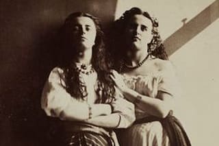 Alta alcurnia: la mentira de dos hermanas para guardar las apariencias