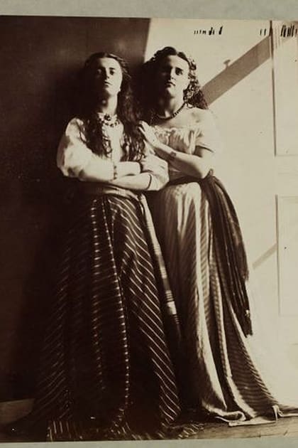 Fotografía de las hijas de Lady Hawarden, tomada por ella misma en 1863