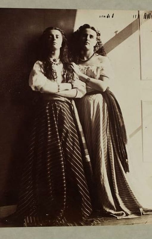 Fotografía de las hijas de Lady Hawarden, tomada por ella misma en 1863
