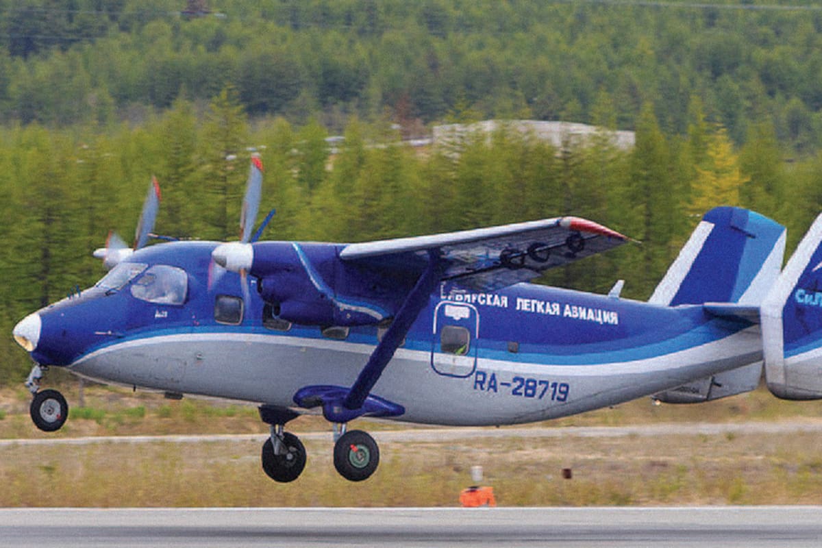 Fotografía de un avión An-28 de la aerolínea SiLA