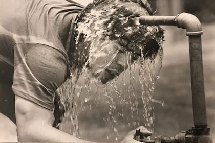 Fotografía del archivo personal de Ezequiel Suranyi, cedida para la muestra Mundo Fútbol en Fototeca FOLA en 2018