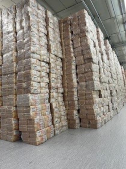 Fotografía del tesoro de un banco, repleto de pesos; el blanqueo de capitales hizo que se acelere la ocupación de los llamados "sarcófagos" de dinero