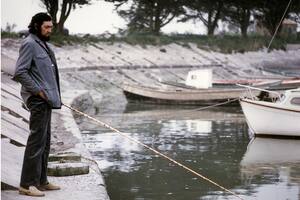 Fotografía facilitada por Editorial Alfaguara de una de las fotografías del escritor argentino Julio Cortázar, que aparecen en el libro "Cortázar de la A a la Z.