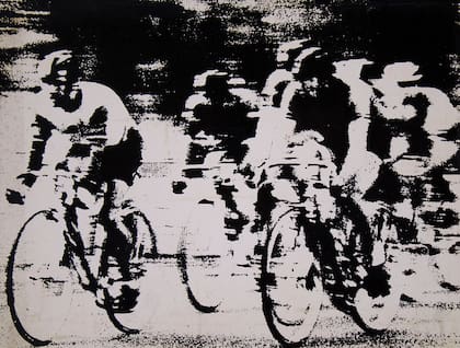 Fotografía tomada a mediados de la década de 1960 por Juan Gómez, que muestra a un grupo de ciclistas en plena carrera, vendida por Hilario