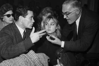 Pasolini conversa con su musa, la actriz Laura Betti, y el actor Franco Citti