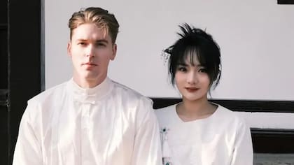 Fotografías de las parejas vestidas con ropas tradicionales chinas son ahora de las más populares en internet en China