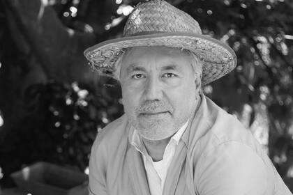 Fotógrafo argentino y niño mimado del jet set internacional, impuso el concepto de "lujo personal" con su libro Haute Bohemians