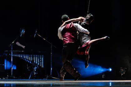 Tango aéreo, con músicos en vivo, en "8cho"