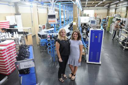 La fábrica de Tosone, en Caballito, produce 150 pares de zapatos por día