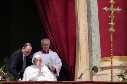 FOTOS DE AP: Las últimas imágenes del papa Francisco en la misa de Pascua horas antes de su muerte