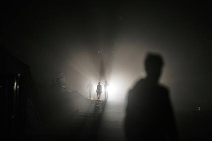 FOTOS DE AP: Una universidad bombardeada en Gaza se convierte en refugio para palestinos desplazados