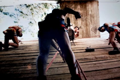 Una imagen de los primeros años de uso de la palestra que fue inaugurada en 1982; el proyecto fue ideado por un grupo de escaladores a quienes apodaban "ladrilleros"