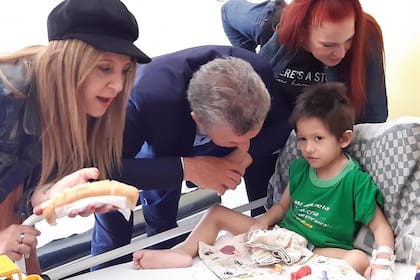 Mauricio Macri con Romeo y su familia