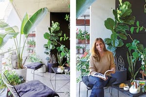 Fotos de un balcón con muebles de hierro negro.