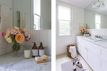 En el baño, madera hasta media altura y mueble con mesada de mármol (Ragolia).