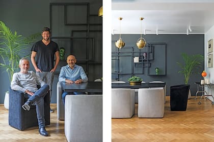 De pie, el arq. Mariano Giardino y, en la cabecera, el arq. Jorge Cermesoni, socios de Fondamenta Arquitectura, a cargo de la reforma, el diseño de luz y parte de la ambientación. A la derecha, Nicolás Barrella, el propietario. Mesa sobre ruedas (Kartell) con lámpara (30quarenta) y cerámicas (Vero Barg).