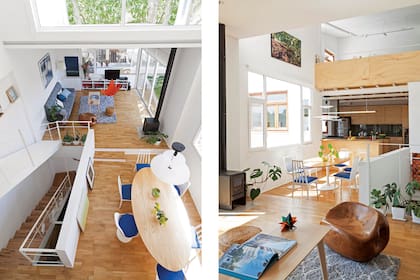 En lo que fue la antigua terraza, armaron un espacio social tipo loft. Un pequeño desnivel refuerza la transición entre el living y el comedor, y dos claraboyas operables permiten la ventilación cruzada.