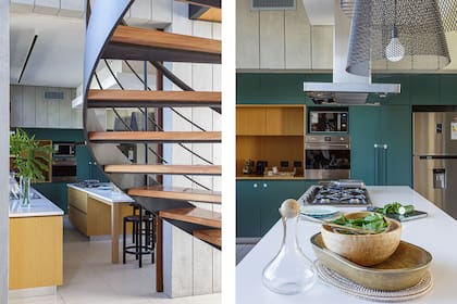 Muebles de cocina (diseño de Larralde-Spelzini ejecutado por De Otro Tiempo). Isla con mesada de Silestone (De Stefano). Decantador (Casa Puebla Deco). Lámparas de techo (Gloria Atelier Deco).