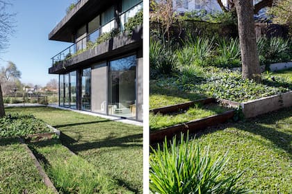 Buena parte de los alimentos que consumen en esta casa viene de la huerta orgánica, diseñada en conjunto por AtelierM y las paisajistas Guadalupe Ayerza y Pilar Samaría.