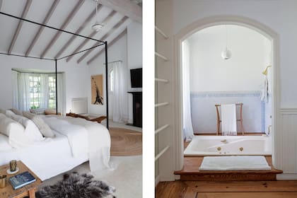 Las vigas de madera se blanquearon para alivianar el dormitorio. también autoras de la que se ve frente a la cama con baldaquino de hierro; almohadones, funda de edredón y pie (todo de Alicia Deco).