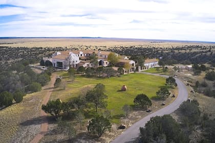 fotos de Zorro Ranch, la propiedad de Jeffrey Epstein en el estado de Texas (foto: realtor.com)